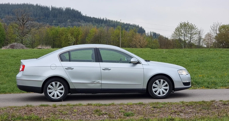 Volkswagen Passat cena 8999 przebieg: 350300, rok produkcji 2006 z Wałbrzych małe 56